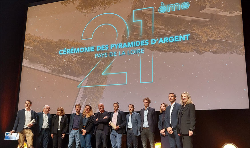 De gauche à droite : Sébastien Piveteau, Directeur Ataraxia - Pays de la Loire, Vincent Charroux, Directeur Ataraxia, Maryse Chrétien, Conseillère municipale déléguée à l’Urbanisme et à la Francophonie à la Ville d’Angers, Pierre Levillain, Directeur d’opérations Ataraxia - Pays de la Loire, Marion Negroni et Bruno Huet, Architectes associés de SABH, Alexandra Villalon,Responsable d’opérations Ataraxia - Pays de la Loire, Stéphane Pavy, Responsable d’activités Crédit Mutuel Anjou, Arthur Dupuis, Bien Ici, Virginie Zaltron, Directrice Administrative et Juridique Ataraxia, Franck Deschodt, Directeur de Crédit Mutuel Immobilier, Isabelle Mary, Directrice de l’Immobilier, Caisse d’Epargne Bretagne Pays de la Loire.